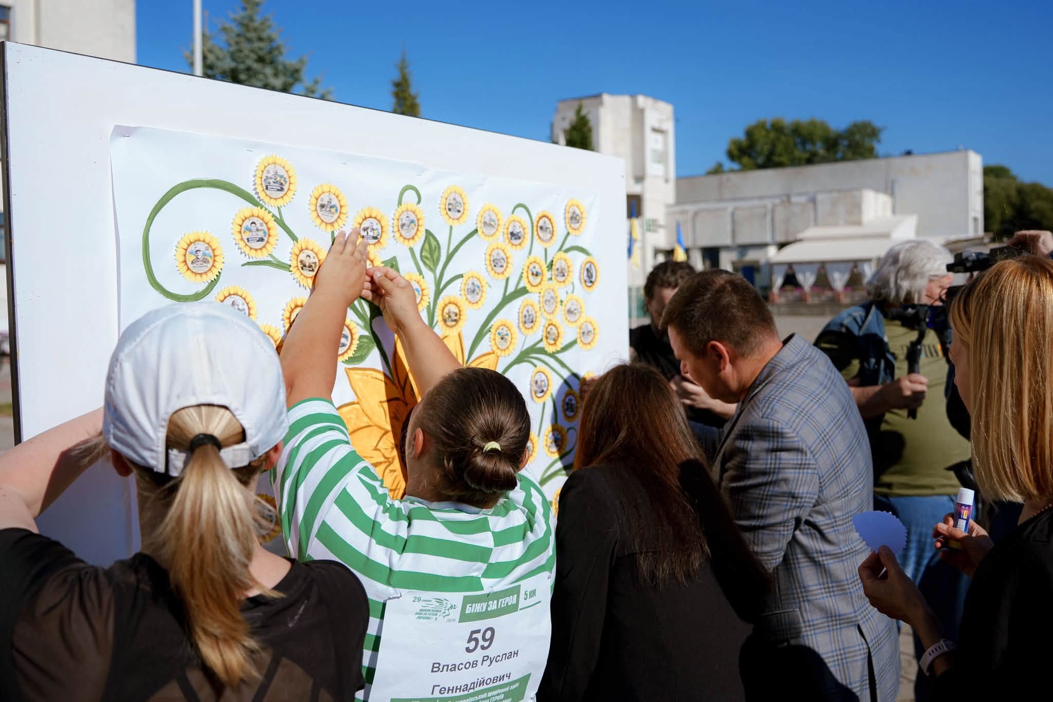 Квітне соняхами пам’ять про Героїв України